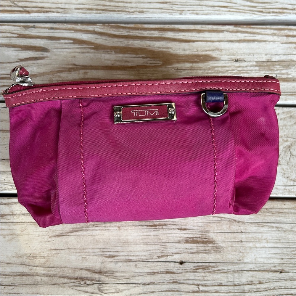 Tumi Women’s Voyager Vienna Pink Cosmetic Bag.